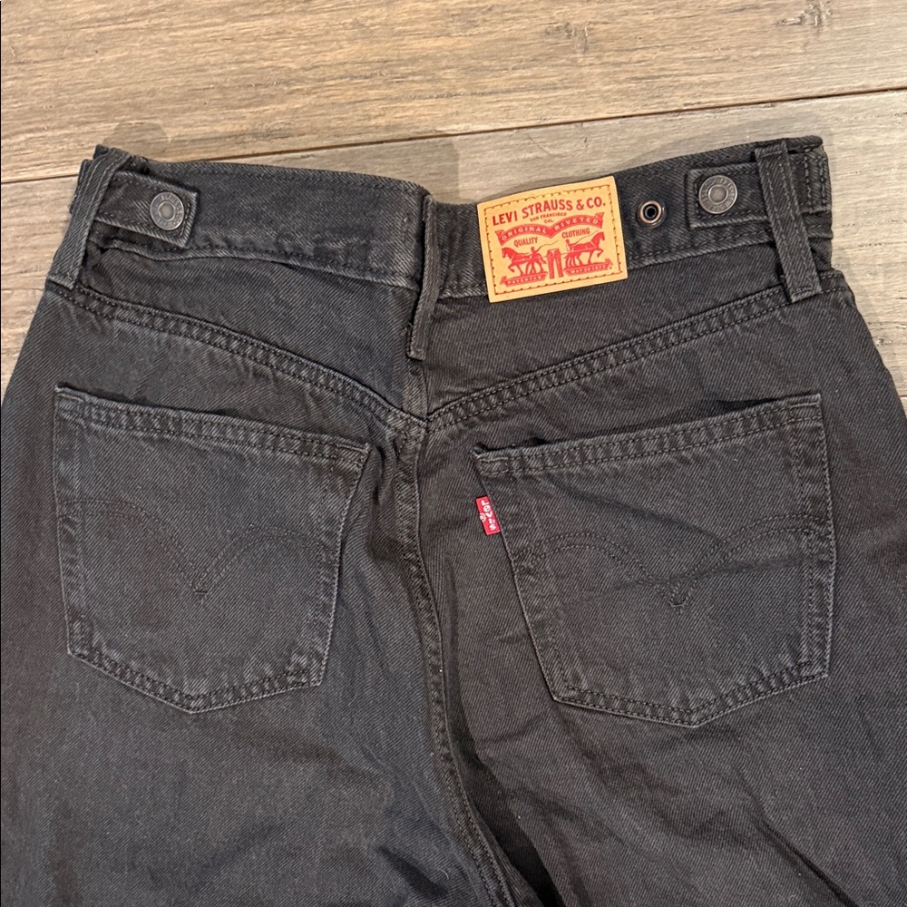 Levi's women’s cinch waist baggy black jean